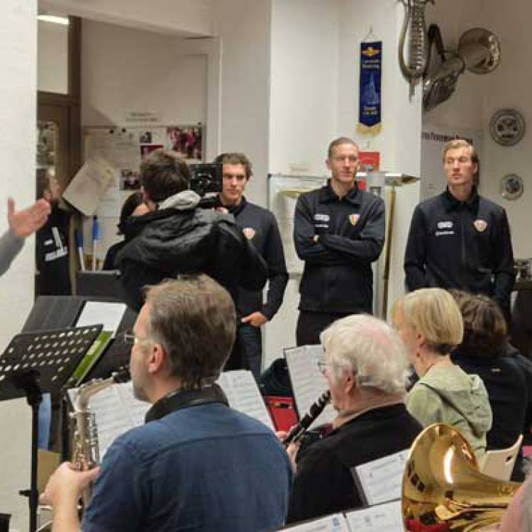 Dynamo-Stars in der Feuerwache Gorbitz